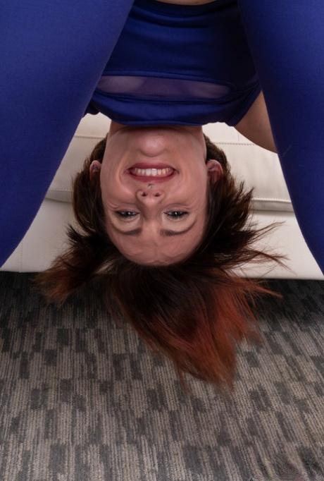 Flexible amateur Lauren Laurent strips after stretching & shows her hairy cunt
